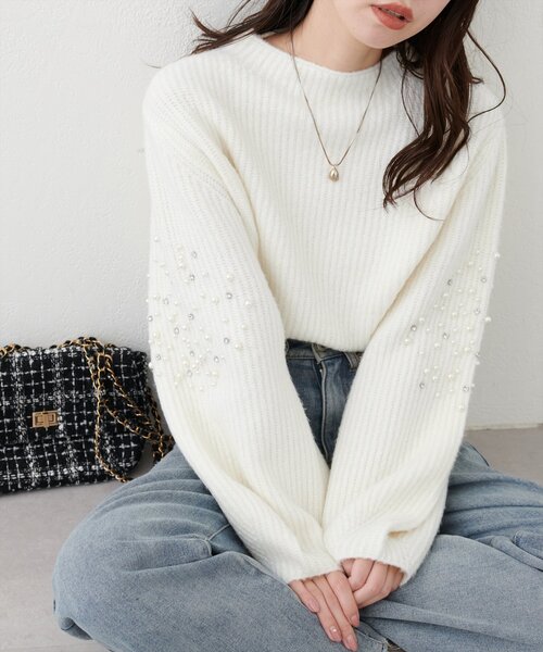 natural couture(ナチュラルクチュール)の「【WEB限定】ビジュースリーブもちもち畦ニット(ニット/セーター・レディース・ラベンダー/サーモンピンク/オフホワイト/グレー/ブラック・FREE)」の6枚目の写真