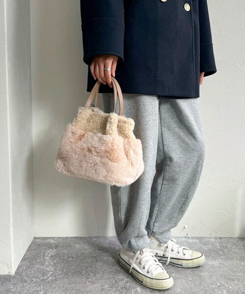 fredy emue（フレディエミュ）の「ミックスファー２WAYトートバック（ショルダーバッグ・レディース・グレー/ベージュ・FREE）」の2枚目の写真