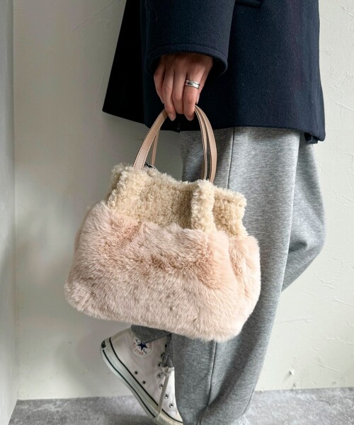 fredy emue（フレディエミュ）の「ミックスファー２WAYトートバック（ショルダーバッグ・レディース・グレー/ベージュ・FREE）」の3枚目の写真