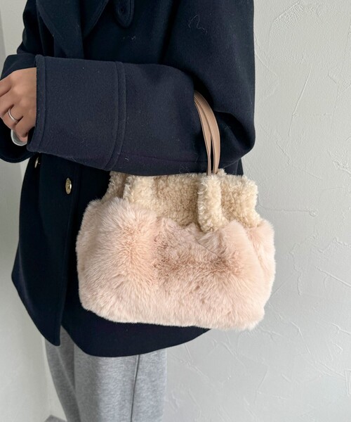 fredy emue（フレディエミュ）の「ミックスファー２WAYトートバック（ショルダーバッグ・レディース・グレー/ベージュ・FREE）」の5枚目の写真