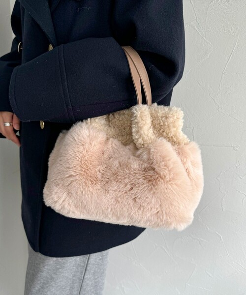 fredy emue（フレディエミュ）の「ミックスファー２WAYトートバック（ショルダーバッグ・レディース・グレー/ベージュ・FREE）」の6枚目の写真