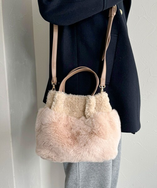 fredy emue（フレディエミュ）の「ミックスファー２WAYトートバック（ショルダーバッグ・レディース・グレー/ベージュ・FREE）」の8枚目の写真