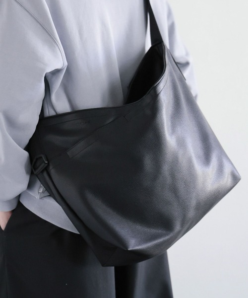 RAGEBLUE(レイジブルー)の「シンセティックレザー/ビッグショルダーバッグ(ショルダーバッグ・メンズ・ブラック/ブラック系その他・FREE)」の13枚目の写真