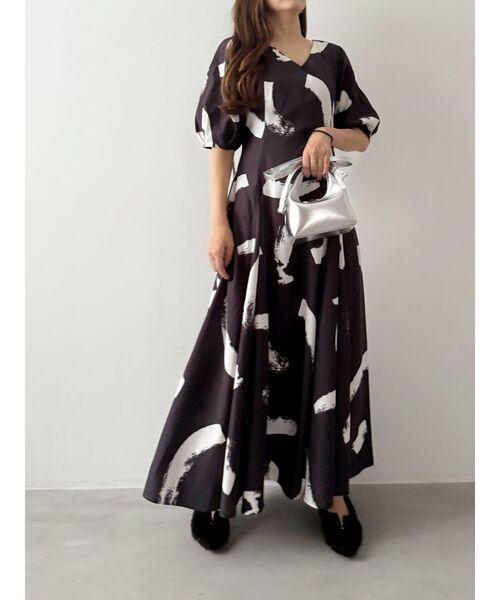 OUNNOUN（オウンノウン）の「【OUNNOUN】コクーンタックワンピース（ワンピース・レディース・ブラック/ベージュ/イエロー・MEDIUM/SMALL）」の10枚目の写真