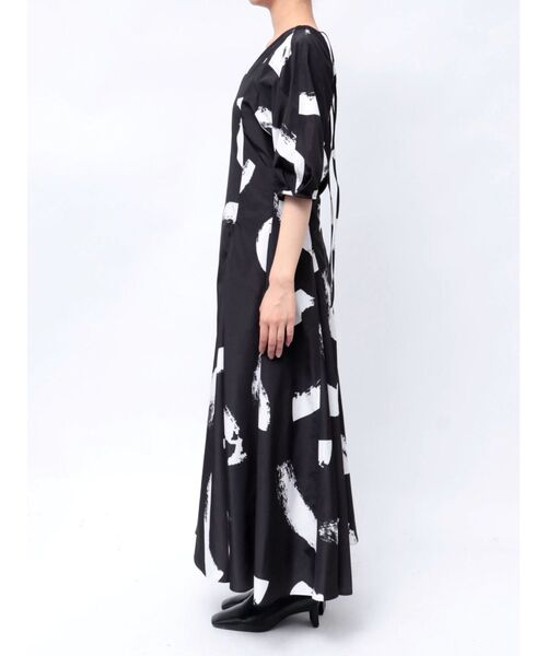 OUNNOUN（オウンノウン）の「【OUNNOUN】コクーンタックワンピース（ワンピース・レディース・ブラック/ベージュ/イエロー・MEDIUM/SMALL）」の12枚目の写真