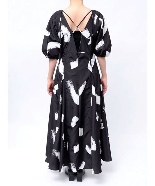 OUNNOUN（オウンノウン）の「【OUNNOUN】コクーンタックワンピース（ワンピース・レディース・ブラック/ベージュ/イエロー・MEDIUM/SMALL）」の13枚目の写真