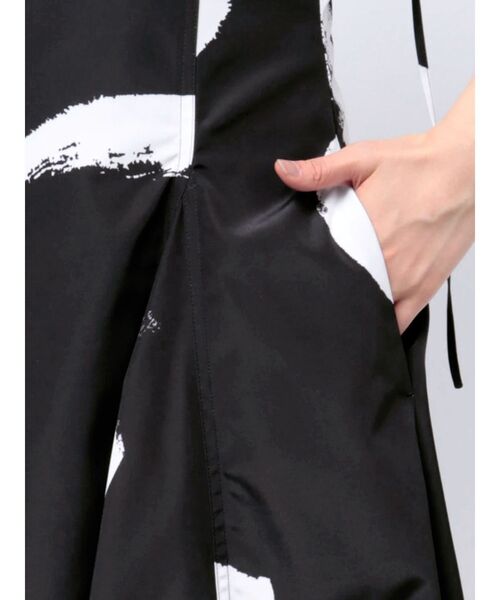 OUNNOUN（オウンノウン）の「【OUNNOUN】コクーンタックワンピース（ワンピース・レディース・ブラック/ベージュ/イエロー・MEDIUM/SMALL）」の16枚目の写真