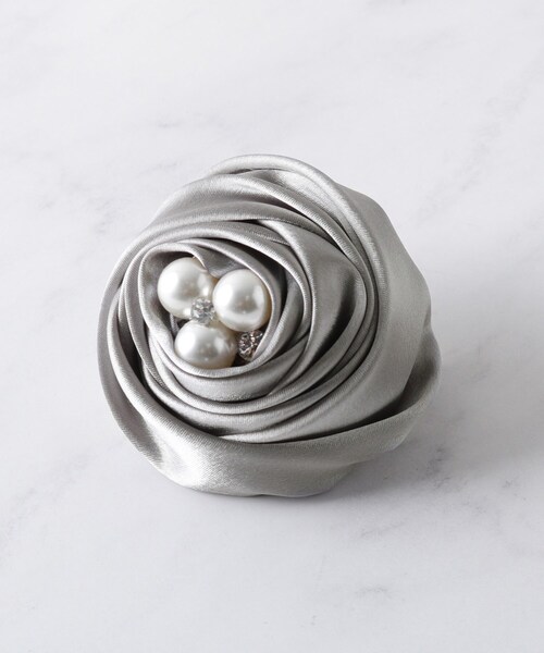 UNTITLED（アンタイトル）の「【セレモニー】ローズコサージュ（ブローチ/コサージュ・レディース・ネイビー/ライトグレー/グレー・99）」の3枚目の写真