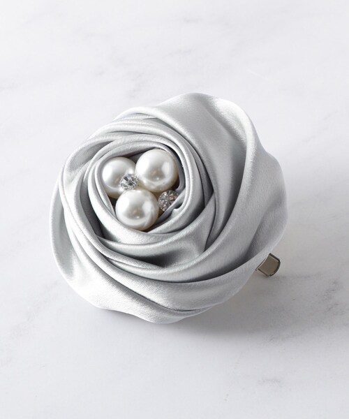 UNTITLED（アンタイトル）の「【セレモニー】ローズコサージュ（ブローチ/コサージュ・レディース・ネイビー/ライトグレー/グレー・99）」の2枚目の写真