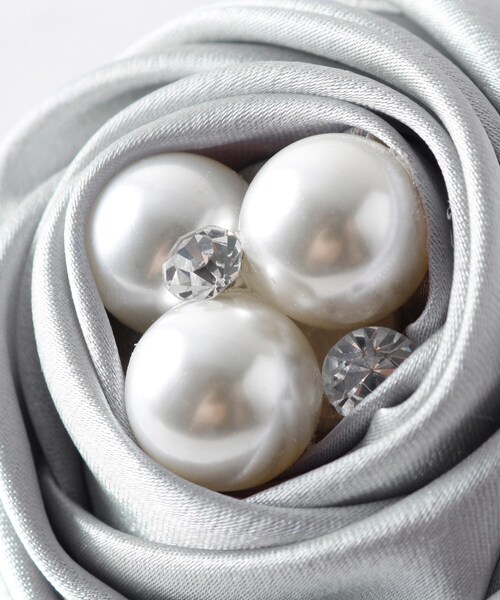 UNTITLED（アンタイトル）の「【セレモニー】ローズコサージュ（ブローチ/コサージュ・レディース・ネイビー/ライトグレー/グレー・99）」の6枚目の写真