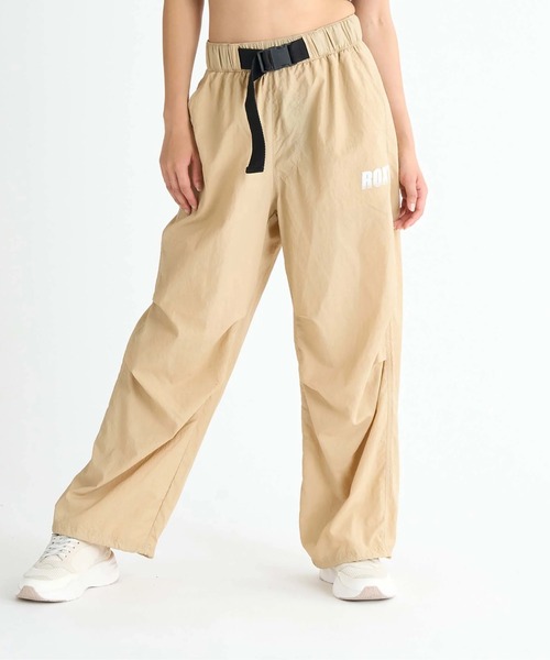 ROXY（ロキシー）の「WIGGLE JIGGLE/ロキシーナイロンパラシュートパンツ（その他パンツ・レディース・ブラック/ベージュ/オレンジ・SMALL/MEDIUM/LARGE）」の16枚目の写真