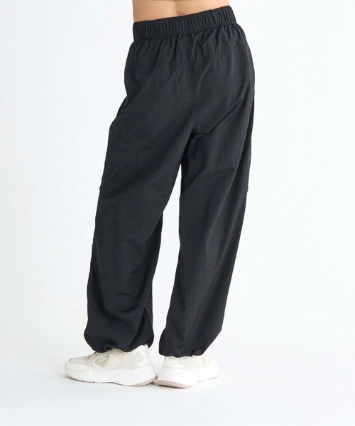 ROXY（ロキシー）の「WIGGLE JIGGLE/ロキシーナイロンパラシュートパンツ（その他パンツ・レディース・ブラック/ベージュ/オレンジ・SMALL/MEDIUM/LARGE）」の7枚目の写真