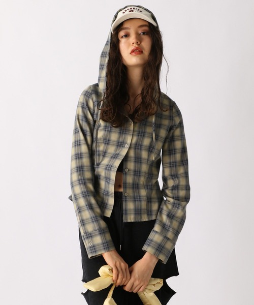 FOREVER 21（フォーエバー トゥエンティーワン）の「【2025SS】チェックフーディコンパクトシャツ（シャツ/ブラウス・レディース・ブラック/ブルー/オレンジ・FREE）」の2枚目の写真