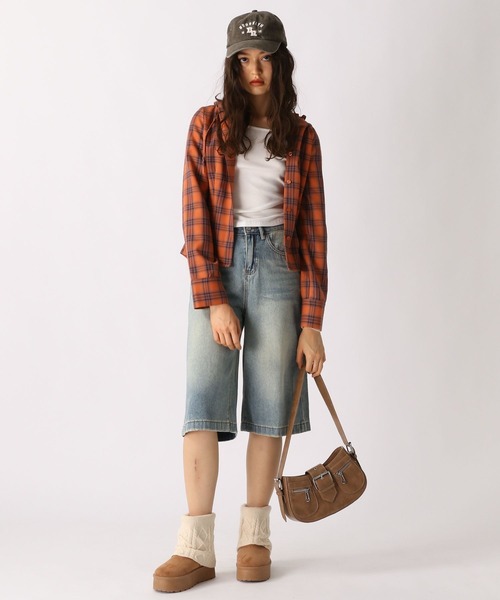 FOREVER 21（フォーエバー トゥエンティーワン）の「【2025SS】チェックフーディコンパクトシャツ（シャツ/ブラウス・レディース・ブラック/ブルー/オレンジ・FREE）」の4枚目の写真