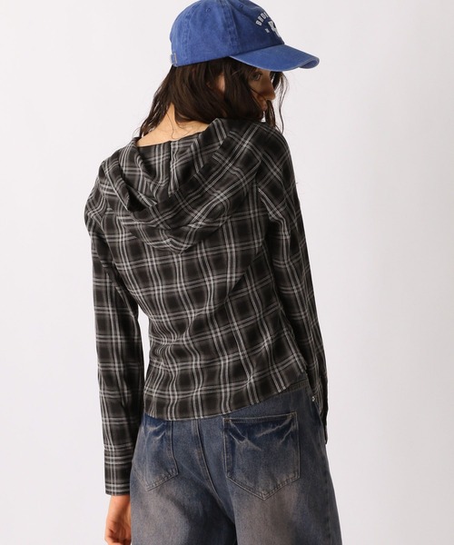 FOREVER 21（フォーエバー トゥエンティーワン）の「【2025SS】チェックフーディコンパクトシャツ（シャツ/ブラウス・レディース・ブラック/ブルー/オレンジ・FREE）」の19枚目の写真