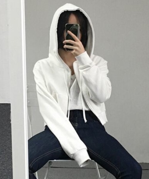 Per sist ence(パーシエンス)の「ショート丈ZIPパーカー(パーカー・レディース・ブラック/ホワイト・X-LARGE/SMALL/MEDIUM/LARGE)」の2枚目の写真
