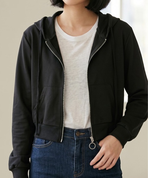 Per sist ence(パーシエンス)の「ショート丈ZIPパーカー(パーカー・レディース・ブラック/ホワイト・X-LARGE/SMALL/MEDIUM/LARGE)」の1枚目の写真
