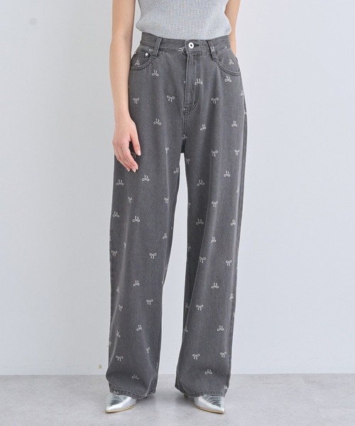 earth music&ecology（アースミュージックアンドエコロジー）の「リボンプリントデニムパンツ（デニムパンツ・レディース・ライトグレー/ライトインディゴブルー・S/M）」の3枚目の写真