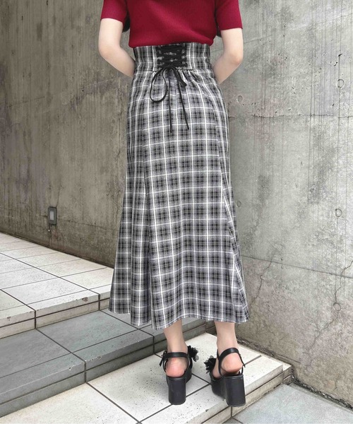 INGNI（イング）の「【WEB限定】バックレースアップマーメイドスカート（スカート・レディース・チャコールグレー/ブラック系その他3/ブラック/サックスブルー/ライトベージュ/ピンク/ボルドー/ブラウン/ブラウン系その他2/その他11/ホワイト系その他/ブラウン系4/イエロー系/ホワイト系1/ベージュ系2/ブラック系/ブラック系9・M/L）」の5枚目の写真