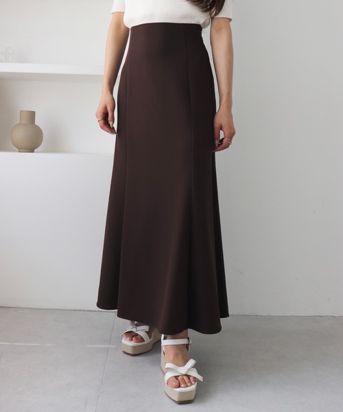 INGNI（イング）の「【WEB限定】バックレースアップマーメイドスカート（スカート・レディース・チャコールグレー/ブラック系その他3/ブラック/サックスブルー/ライトベージュ/ピンク/ボルドー/ブラウン/ブラウン系その他2/その他11/ホワイト系その他/ブラウン系4/イエロー系・M/L）」の5枚目の写真