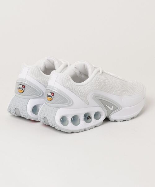 NIKE(ナイキ)の「(NIKE)AIR MAX DN(スニーカー・レディース・ホワイト/ブラック・24.0cm/25.0cm/23.0cm)」の5枚目の写真