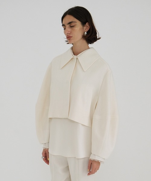 CLANE(クラネ)の「COCOON SLEEVE SHORT JACKET(その他アウター・レディース・ベージュ/アイボリー・1/2)」の2枚目の写真