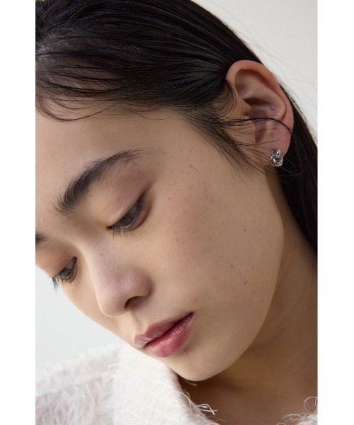 AZUL by moussy(アズールバイマウジー)の「クロスリングプチピアス(ピアス(両耳用)・レディース・ゴールド系その他/シルバー・FREE)」の3枚目の写真