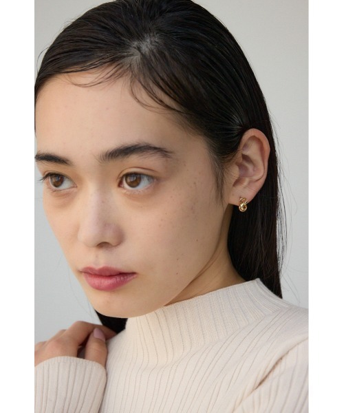 AZUL by moussy(アズールバイマウジー)の「クロスリングプチピアス(ピアス(両耳用)・レディース・ゴールド系その他/シルバー・FREE)」の8枚目の写真