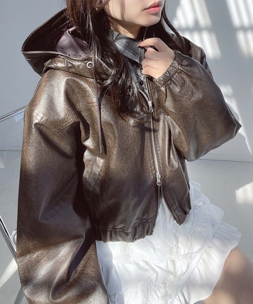 AS KNOW AS plus(アズノゥアズプラス)の「●アソートデザイン フード付きカジュアルブルゾン(デニム・フェイクレザー)(ブルゾン・レディース・ブラウン系その他/ブラック系その他/ブラック系/ブルー系/ベージュ系その他・FREE)」の3枚目の写真