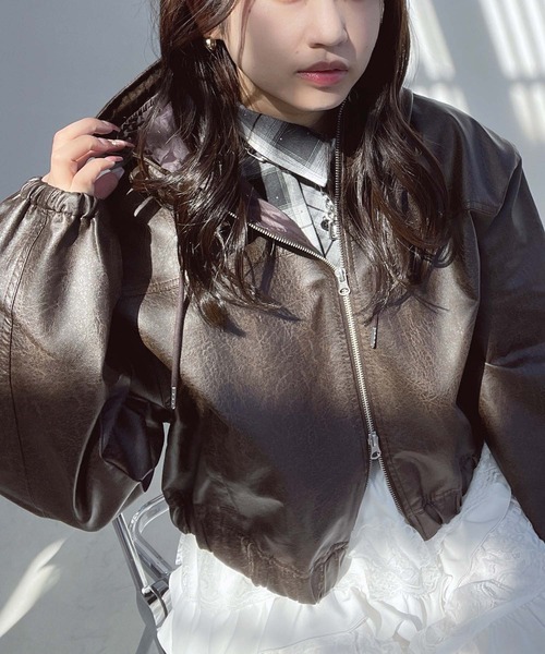 AS KNOW AS plus(アズノゥアズプラス)の「●アソートデザイン フード付きカジュアルブルゾン(デニム・フェイクレザー)(ブルゾン・レディース・ブラウン系その他/ブラック系その他/ブラック系/ブルー系/ベージュ系その他・FREE)」の12枚目の写真