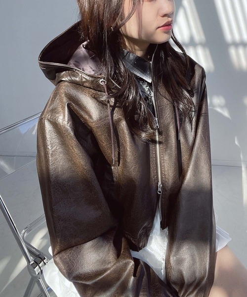 AS KNOW AS plus(アズノゥアズプラス)の「●アソートデザイン フード付きカジュアルブルゾン(デニム・フェイクレザー)(ブルゾン・レディース・ブラウン系その他/ブラック系その他/ブラック系/ブルー系/ベージュ系その他・FREE)」の11枚目の写真