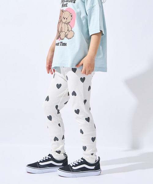 ever closet（エバークローゼット）の「総柄レギンス（レギンス/スパッツ・キッズ・モカ/チャコール/ブルー系その他/グレー系その他2/ネイビー/ホワイト系その他/ブラウン系その他/グレー系その他/ブラウン系その他4/ブラウン系その他6/ブラウン系その他7/オレンジ系1/ブラック系その他/ホワイト/グレー/ブラック系その他2・80ｃｍ/90cm/100cm/110cm/120cm/130cm/140cm/150cm）」の2枚目の写真
