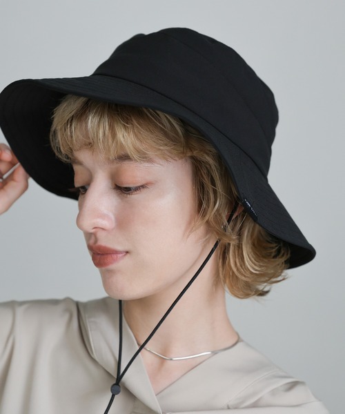 select MOCA(セレクトモカ)の「ストラップ付き撥水2WAYワイドブリムハット(ハット・レディース・ベージュ/カーキ/ブラック・FREE)」の11枚目の写真