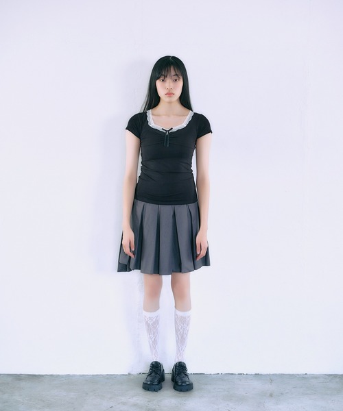 FCMM（エフシーエムエム）の「【日本限定】SHIRRING S/S TEE / シャーリングショートスリーブT（Tシャツ/カットソー・レディース・グレー/ブラック・SMALL/MEDIUM）」の3枚目の写真