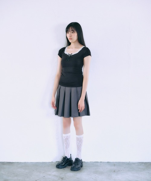 FCMM（エフシーエムエム）の「【日本限定】SHIRRING S/S TEE / シャーリングショートスリーブT（Tシャツ/カットソー・レディース・グレー/ブラック・SMALL/MEDIUM）」の4枚目の写真