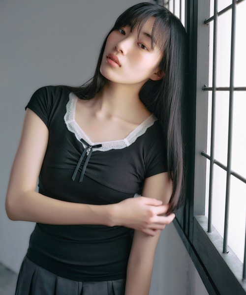 FCMM（エフシーエムエム）の「【日本限定】SHIRRING S/S TEE / シャーリングショートスリーブT（Tシャツ/カットソー・レディース・グレー/ブラック・SMALL/MEDIUM）」の16枚目の写真
