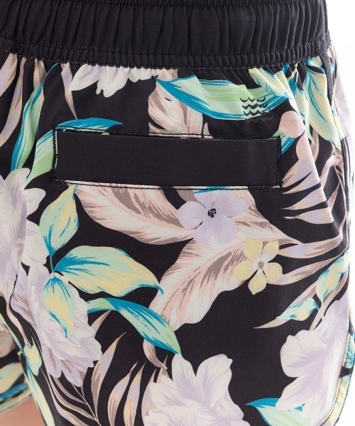 BILLABONG GIRL(ビラボンガール)の「BILLABONG レディース SHADOW TROPIC SHORT BOARDSHORTS ボードショーツ 【2025年春夏モデル】/ビラボンウエストゴムUVケア花柄サーフトランクス・ボードショーツ(水着)(水着・レディース・ブルー/マルチ・MEDIUM/LARGE/SMALL)」の11枚目の写真