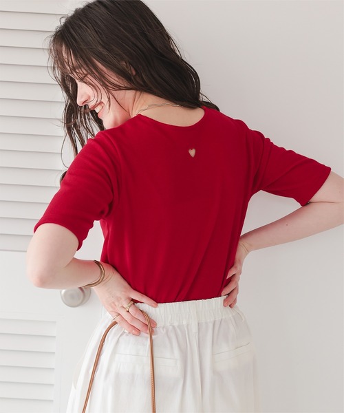 titivate(ティティベイト)の「ハートカット刺繍前後2wayハーフスリーブTシャツ(Tシャツ/カットソー・レディース・ブラック/ホワイト/ダークネイビー/レッド/アイボリー・M/S/L)」の5枚目の写真