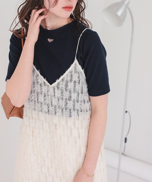 titivate(ティティベイト)の「ハートカット刺繍前後2wayハーフスリーブTシャツ(Tシャツ/カットソー・レディース・ブラック/ホワイト/ダークネイビー/レッド/アイボリー・M/S/L)」の4枚目の写真