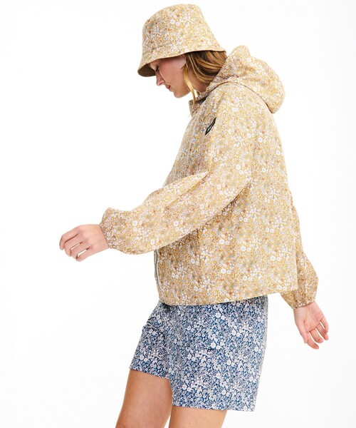 AIGLE（エーグル）の「撥水リバティプリントフーデッドジャケット（ナイロンジャケット・レディース・ブルー/ベージュ・34/38/36/40）」の21枚目の写真