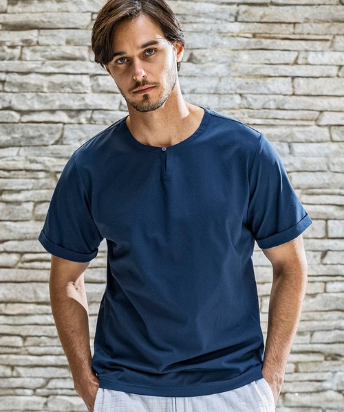 AKM Contemporary(エイケイエムコンテンポラリー)の「【WEB・直営店限定】AKM Contemporary(エイケイエムコンテンポラリー)ワンボタン リラックスシルエット 天竺シャツ 半袖シャツ(Tシャツ/カットソー・メンズ・オフホワイト/ブラック/ネイビー・S/M/L/XL/XXL)」の3枚目の写真