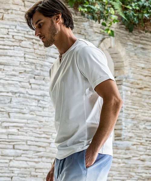 AKM Contemporary(エイケイエムコンテンポラリー)の「【WEB・直営店限定】AKM Contemporary(エイケイエムコンテンポラリー)ワンボタン リラックスシルエット 天竺シャツ 半袖シャツ(Tシャツ/カットソー・メンズ・オフホワイト/ブラック/ネイビー・S/M/L/XL/XXL)」の4枚目の写真