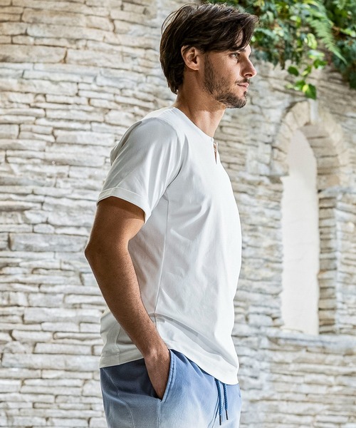 AKM Contemporary(エイケイエムコンテンポラリー)の「【WEB・直営店限定】AKM Contemporary(エイケイエムコンテンポラリー)ワンボタン リラックスシルエット 天竺シャツ 半袖シャツ(Tシャツ/カットソー・メンズ・オフホワイト/ブラック/ネイビー・S/M/L/XL/XXL)」の6枚目の写真