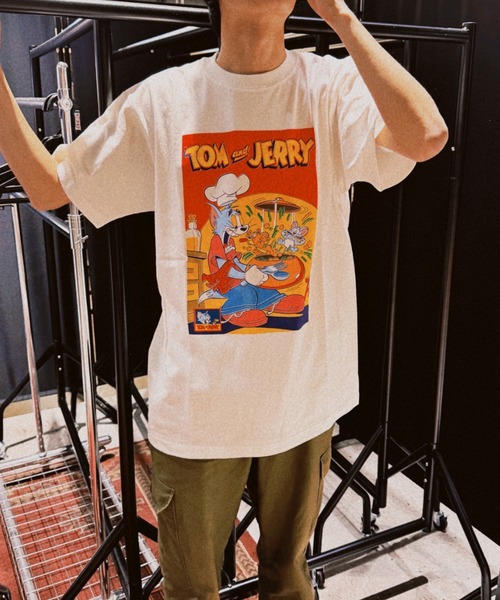 Tom&Jerry(トムアンドジェリー)の「【Tom&Jerry/トムとジェリー】""Memorable Scene RED"" T-Shirt"半袖プリントTシャツ ビックシルエット ピグメント加工 ヴィンテージライク(Tシャツ/カットソー・メンズ・ホワイト/チャコールグレー・MEDIUM/LARGE/X-LARGE)」の5枚目の写真