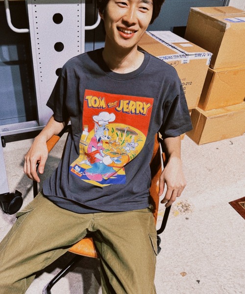 Tom&Jerry(トムアンドジェリー)の「【Tom&Jerry/トムとジェリー】""Memorable Scene RED"" T-Shirt"半袖プリントTシャツ ビックシルエット ピグメント加工 ヴィンテージライク(Tシャツ/カットソー・メンズ・ホワイト/チャコールグレー・MEDIUM/LARGE/X-LARGE)」の10枚目の写真