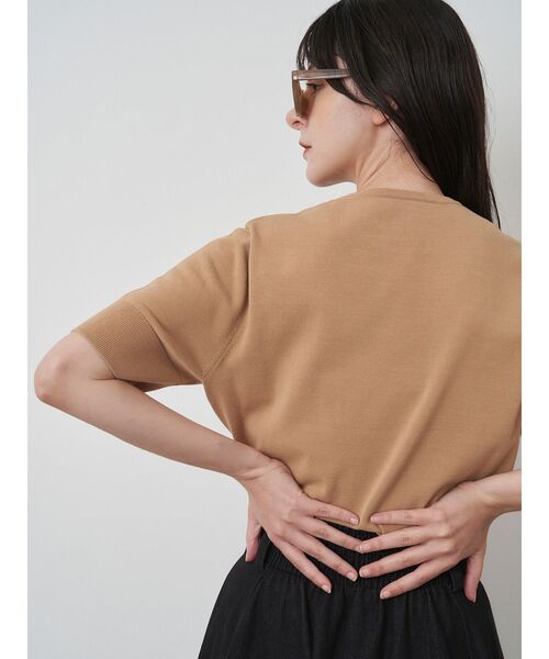 ELENDEEK(エレンディーク)の「ハイツイストハーフスリーブニット(ニット/セーター・レディース・ベージュ/ブラック/ブルー・FREE)」の6枚目の写真