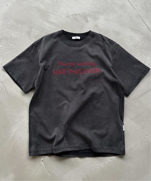 Perushu（ペルーシュ）の「アソートグラフィックユーズドTシャツ（Tシャツ/カットソー・メンズ・ブラック/オフホワイト/ブルー/チャコールグレー/スモークグレー/ピンク/ライトグレー/ワインレッド/ブラック系/ダークグレー・MEDIUM/LARGE）」の4枚目の写真