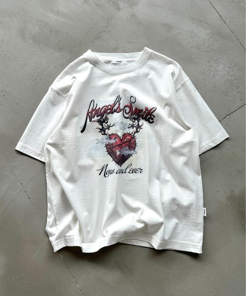 Perushu（ペルーシュ）の「アソートグラフィックユーズドTシャツ（Tシャツ/カットソー・メンズ・ブラック/オフホワイト/ブルー/チャコールグレー/スモークグレー/ピンク/ライトグレー/ワインレッド/ブラック系/ダークグレー・MEDIUM/LARGE）」の2枚目の写真