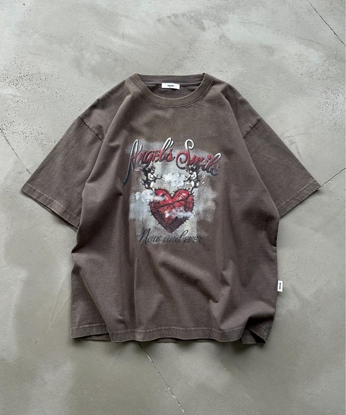 Perushu（ペルーシュ）の「アソートグラフィックユーズドTシャツ（Tシャツ/カットソー・メンズ・ブラック/オフホワイト/ブルー/チャコールグレー/スモークグレー/ピンク/ライトグレー/ワインレッド/ブラック系/ダークグレー・MEDIUM/LARGE）」の5枚目の写真