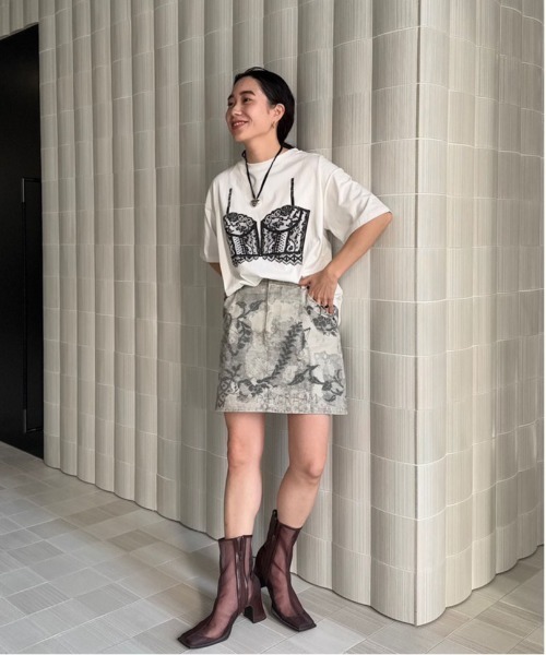 スカート MEDI TROMPE L'OEIL LACE PRINT MINI SKIRT MEDI TROMPE L'OEIL LACE PRINT MINI SKIRT